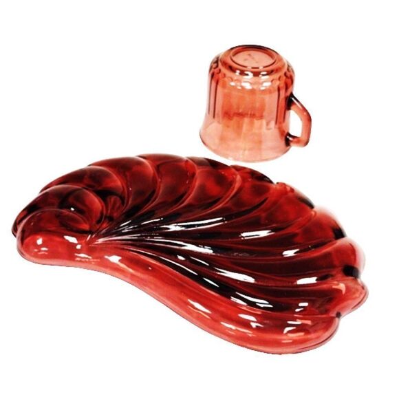 Vintage Moroccan Amethyst Hazelware Hazel Atlas Seashell Snack Plate & Cup - Picture 3 of 13